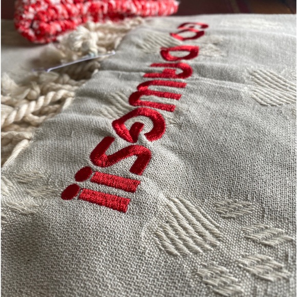 Paw Picnic Blanket Bulldogs 2 Embroideries Per Each - Picture 4 of 11